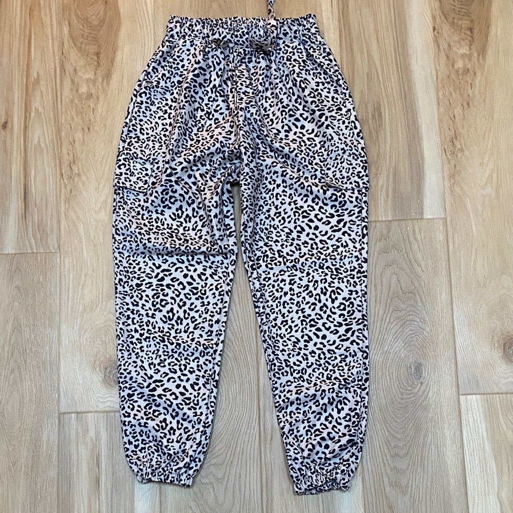 💥5 for $18💥 Leopard Print Jogger Pants - Tan & Black